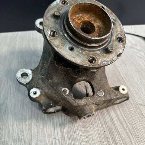 06-10 BMW E60 E63 E64 M5 M6 Front Right Steering Brake Knuckle Spindle 2282880