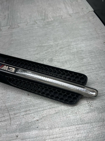 2008-2011 BMW E90 M3 SEDAN FRONT LEFT DRIVER FENDER GRILLE TRIM OEM 8046447