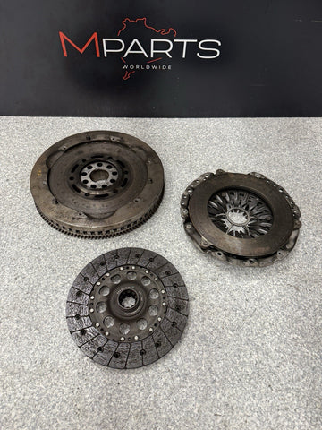 LUK BMW 01-06 E46 M3 S54 FLYWHEEL CLUTCH KIT DISC 8.9MM