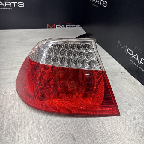 01-06 E46 BMW 330 M3 CONVERTIBLE REAR LED TAIL LIGHT RIGHT 6937454