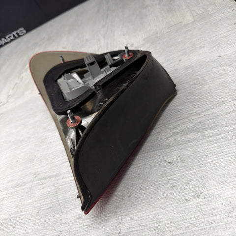01-06 E46 BMW 330 M3 COUPE REAR LED TAIL LIGHT RIGHT 6937454 *Notes*