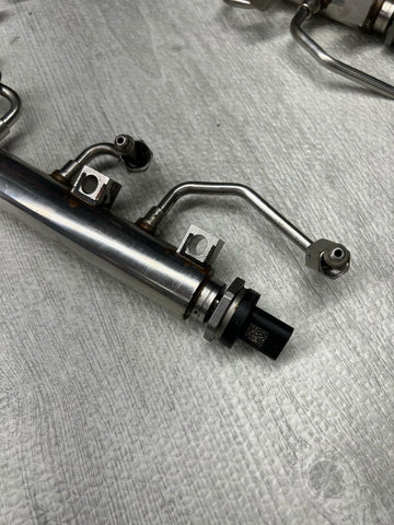 16-25 BMW F90 F91 F92 F93 M5 M8 S63 ENGINE FUEL INJECTOR RAILS