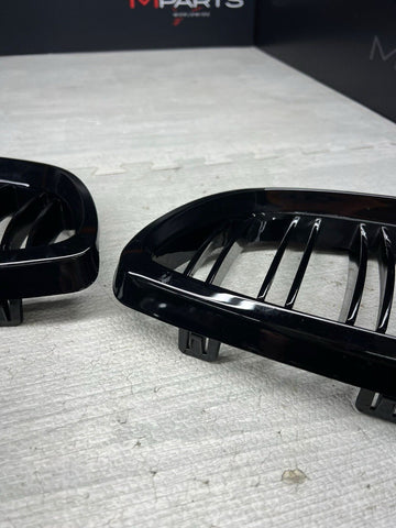 08-13 BMW E90 E92 E93 M3 Front Kidney Grilles Gloss Black Double Slotted