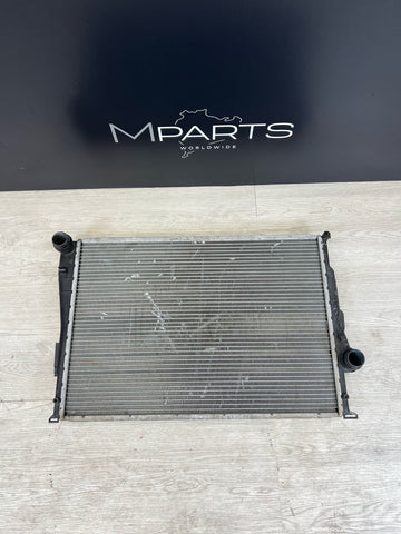 08-13 BMW E90 E92 E93 M3 S65 MAIN ENGINE COOLING RADIATOR ASSEMBLY OEM