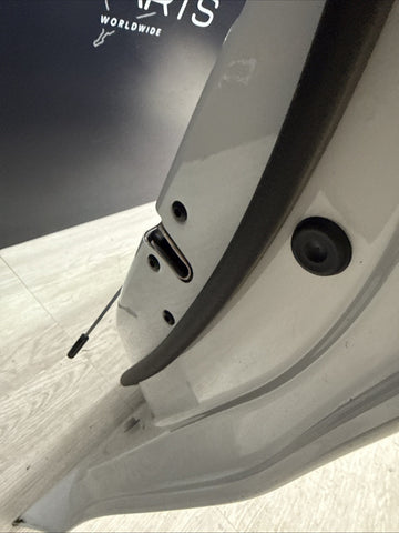 (PICKUP ONLY) BMW 21-26 G20 330 G80 M3 Sedan Front Right Passenger Door Shell