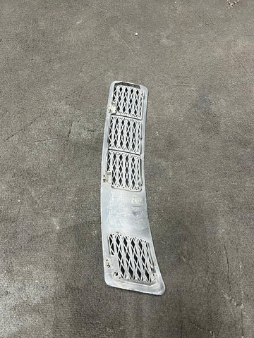 84-92 BMW E30 318 325 M3 Right Windshield Cowl Wiper Grille Vent Trim 1904572