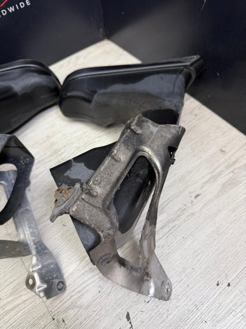 06-10 BMW E63 E64 M6 FRONT BUMPER LOWER BRAKE AIR DUCTS 7899787 7899788