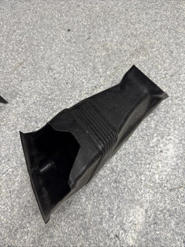 BMW E46 M3 OEM (2001-2006) BRAKE AIR INLET DUCTS + BRACKETS PAIR *1 BROKEN TAB