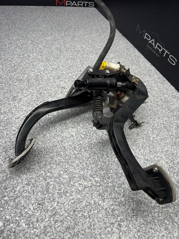 98-02 BMW E36/7 Z3 BRAKE CLUTCH PEDAL W INPUT CLUTCH CYLINDER OEM