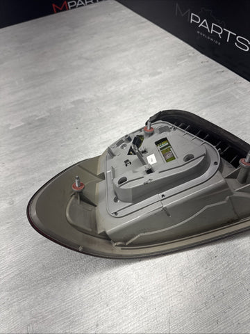 01-06 E46 BMW 330 M3 CONVERTIBLE REAR LED TAIL LIGHT RIGHT 6937454 *BAD LEDS*