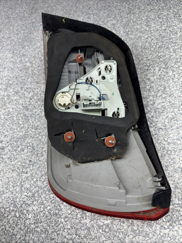 07-10 BMW E93 328 335 M3 Left Driver Outer Tail Light Taillight Lamp 7162301
