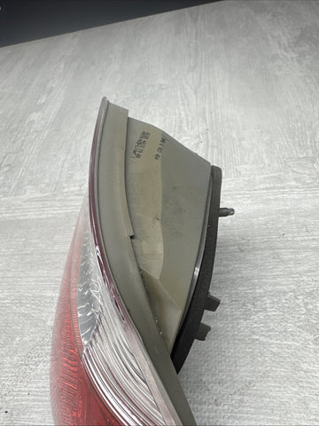 BMW E46 325 330 M3 CONVERTIBLE LED TAIL LIGHT RIGHT PASSENGER *Notes*