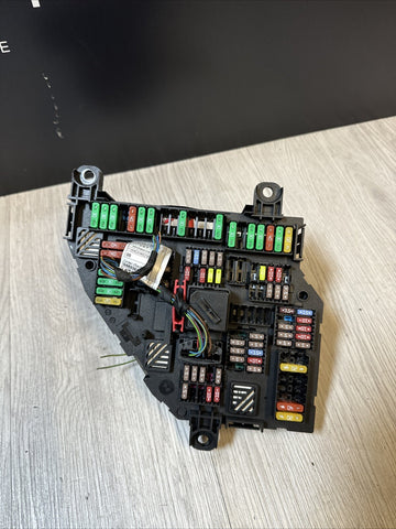 11-16 BMW F06 F10 F12 F13 M5 M6 REAR TRUNK POWER DISTRIBUTION FUSE BOX CONTROL