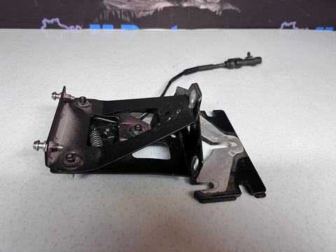 Rear Trunk Engine Compartment Deck Lid Hinge Lock Latch 84076100 Ferrari 488