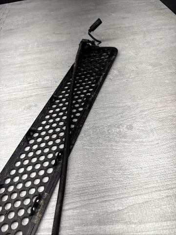 BMW E46 M3 2000-2006 Hood Grille Vent Grill OEM 51132694723 *Notes*