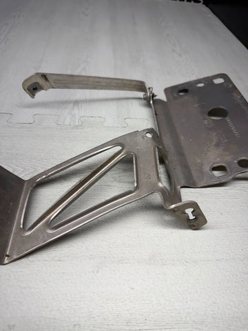 08-13 BMW E90 E92 E93 M3 Front Bumper Right Passenger Side Bracket Mount OEM