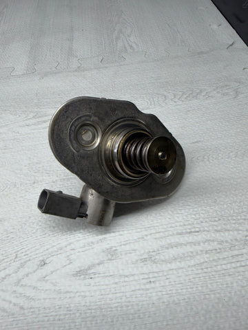 2010–2018 BMW 5 6 7 Series X5 X6 V8 Engine High Pressure Fuel Pump OEM 7599865