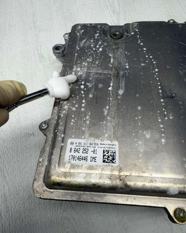 BMW F80 F82 F83 M3 M4 Engine ECM Electronic Control Module OEM 8642252 *Dent*