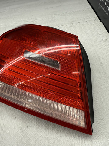 07-13 BMW E92 E93 328 335 M3 Coupe Rear Left Driver Outer Tail Light OEM *Cracks