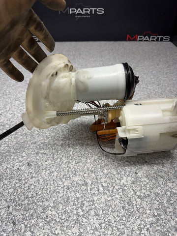 15-20 BMW F80 F82 F83 M3 M4 S55 Fuel Pump Sending Unit 32k miles OEM 2284693