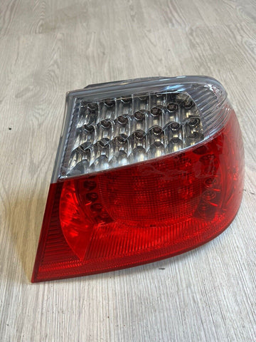 BMW E46 325 330 M3 CONVERTIBLE LED TAIL LIGHT RIGHT PASSENGER 6937454