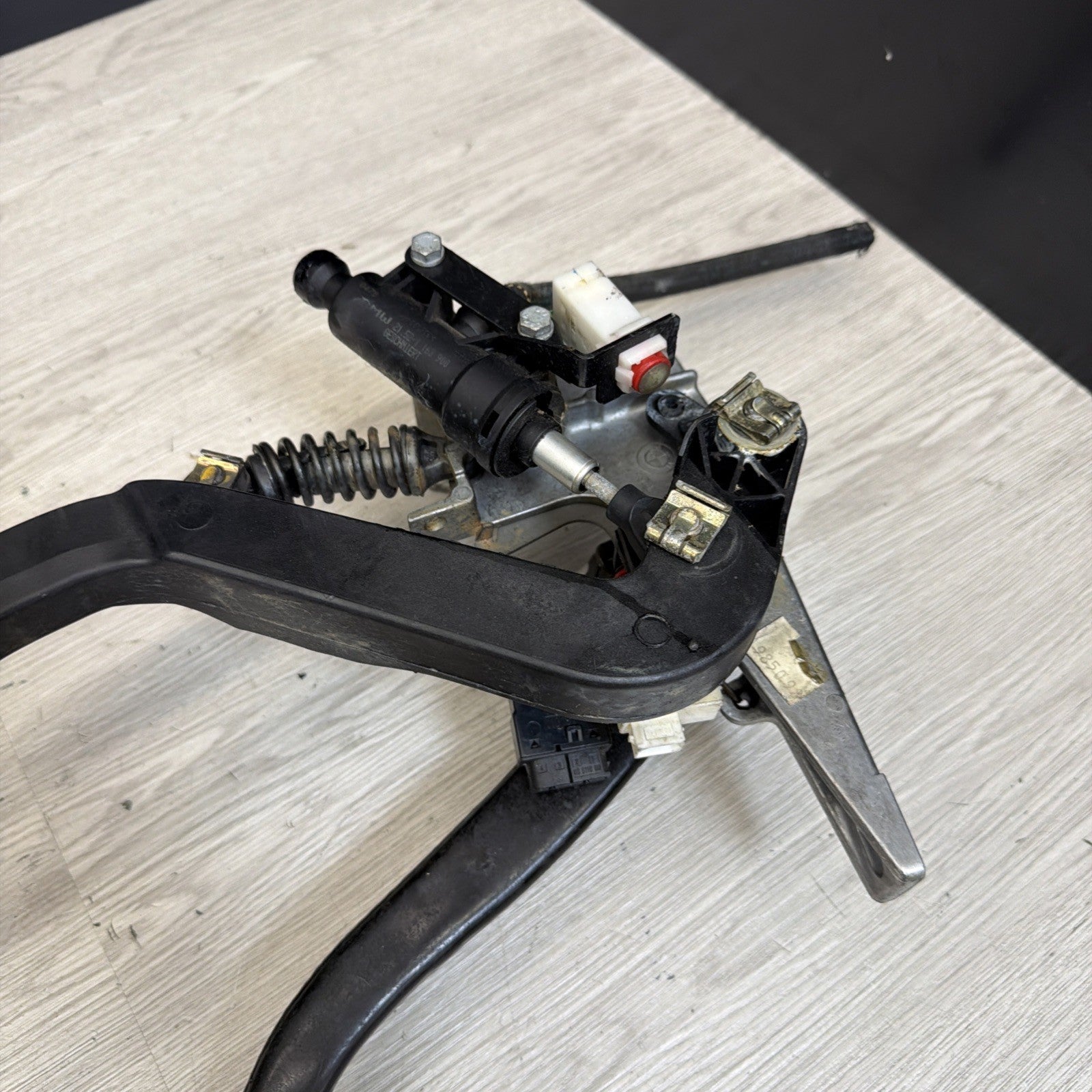 BMW 94-99 E36 318i 323i 325i 328i M3 Clutch and Brake Pedal Assembly
