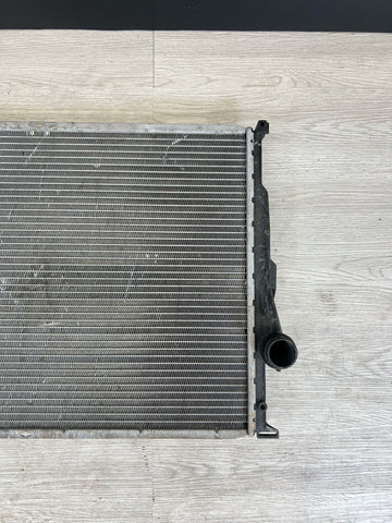 08-13 BMW E90 E92 E93 M3 S65 MAIN ENGINE COOLING RADIATOR ASSEMBLY OEM