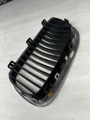 08-13 BMW E90 E92 E93 M3 Front Kidney Grilles Grills Chrome OEM
