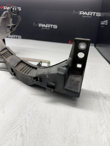 BMW 08-13 E90 E92 E93 M3 RIGHT FRONT HEADLIGHT BRACKET 51648040552
