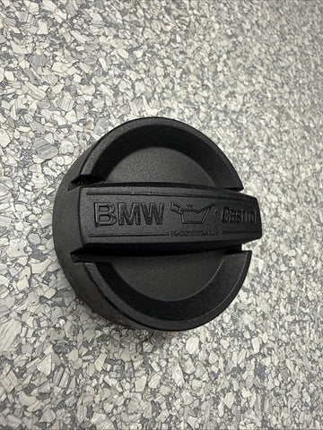 BMW E60 F13 F10 E92 E70 G20 E84 G30 Engine Motor Oil Cap OEM