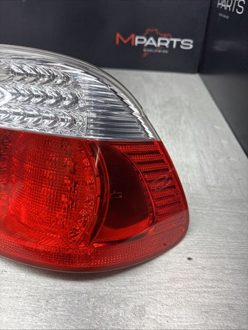 BMW E46 325 330 M3 CONVERTIBLE LED TAIL LIGHT RIGHT PASSENGER *Notes*