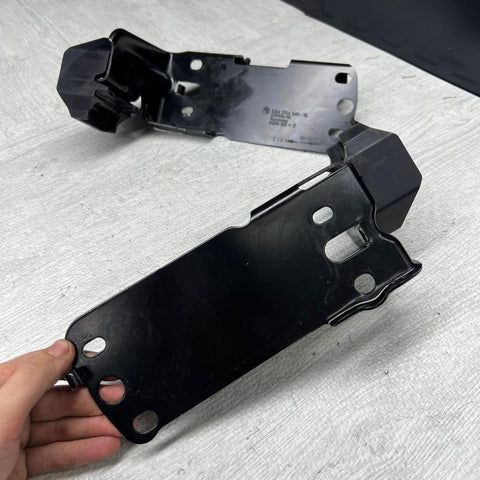 BMW E90 E92 E84 LEFT & RIGHT LOWER BRACKET RADIATOR SUPPORT OEM 7154546 7117811