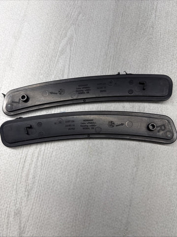 BMW 21-26 G80 G82 G83 M3 M4 Reflectors Side Markers Pair 63148077223 63148077224