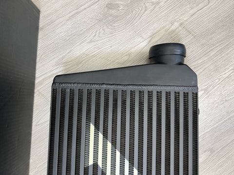 Mishimoto Universal Intercooler M-Line, Black