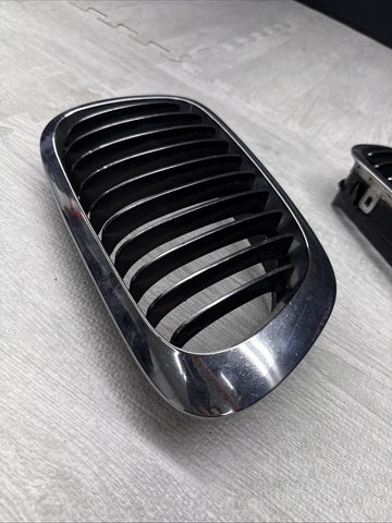 BMW 01-06 E46 M3 Front Kidney Grilles Chrome Set OEM *Broken Tabs*