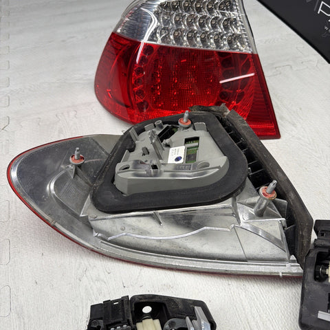 01-06 E46 BMW 330 M3 CONVERTIBLE REAR LED TAIL LIGHTS 6937454 SET *Notes*