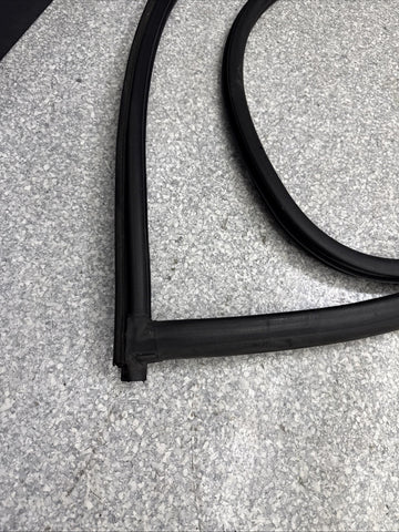 BMW E46 M3 01-06 Passenger Right Door Weather Strip Seal Black OEM *Small Rip