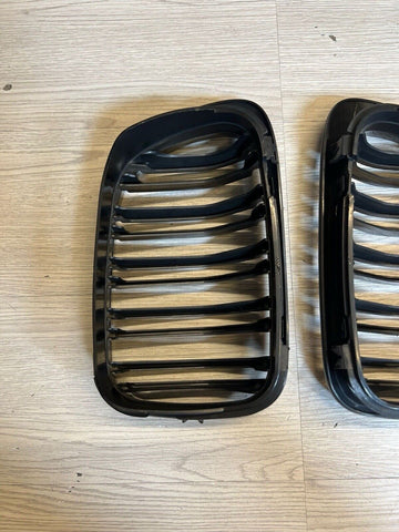 01-06 BMW E46 M3 Front Kidney Grilles Gloss Black Double Slotted