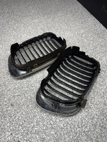 BMW 01-06 E46 M3 Front Kidney Grilles Chrome 51138208685 51138208686 *Notes