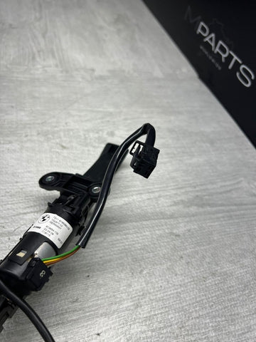 2006-2013 BMW E92 E93 M3 COUPE RIGHT SEAT BELT HANDOVER 7211 9165380-02 OEM