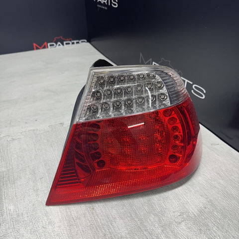 01-06 BMW E46 330 M3 CONVERTIBLE REAR LED TAIL LIGHT PASSENGER