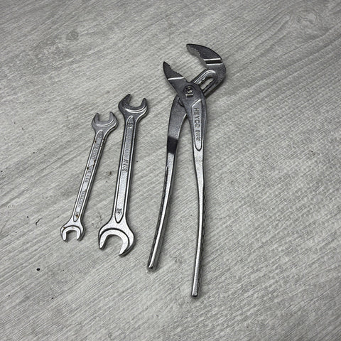 01-06 BMW E46 325 330 M3 Emergency Trunk Tool Tools Kit Set OEM HEYCO
