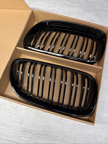 NEW BMW 08-13 E92 E93 335 Front Kidney Grilles Gloss Black Set Double Slotted