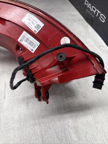 2015-2018 PORSCHE MACAN REAR LEFT DRIVER QUARTER PANEL MOUNT TAIL LIGHT LAMP OEM