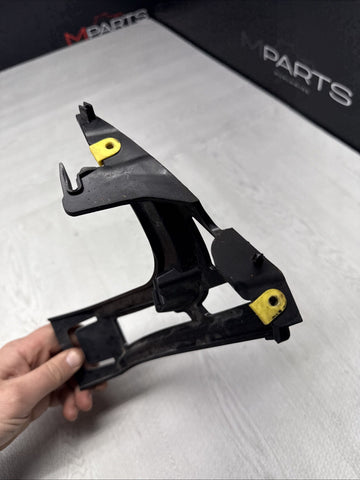 BMW 11-16 F10 M5 FRONT LEFT FENDER HOLDER BRACKET 51647903881 ORIGINAL