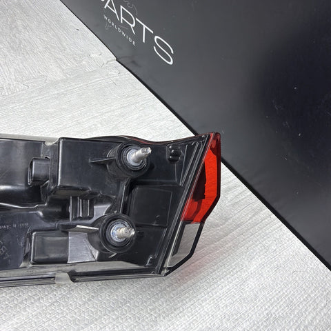 BMW G82 M4 21-24 REAR LEFT QUARTER PANEL MOUNTED TAIL LIGHT ASSEMBLY