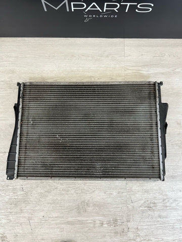 08-13 BMW E90 E92 E93 M3 S65 MAIN ENGINE COOLING RADIATOR ASSEMBLY OEM