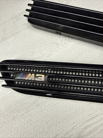 01-06 BMW E46 M3 Fender Vent Grilles Grills Trims Genuine OEM Painted Black