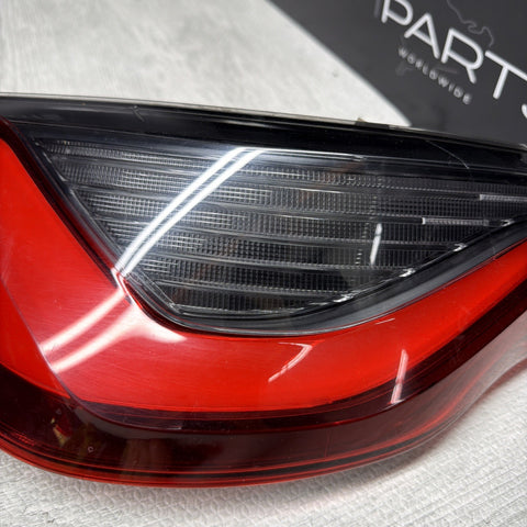 BMW G82 M4 21-24 REAR LEFT QUARTER PANEL MOUNTED TAIL LIGHT ASSEMBLY
