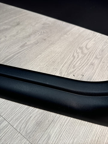 01-06 BMW E46 330 M3 CONVERTIBLE RIGHT PASSENGER LOWER DOOR SILL BLACK 8239966